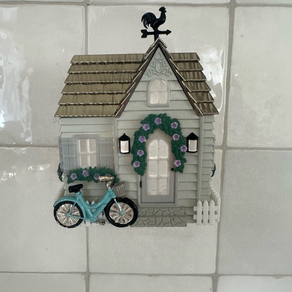 Bath & Body Works Lighted Cottage wall plug with Teal Bicycle and Floral Accent